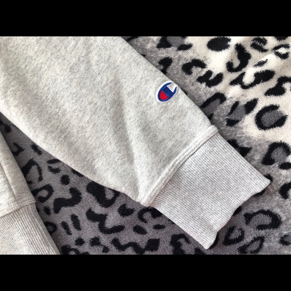 ‼️‼️LAST CHANCE. firm price. champion sweatshirt.